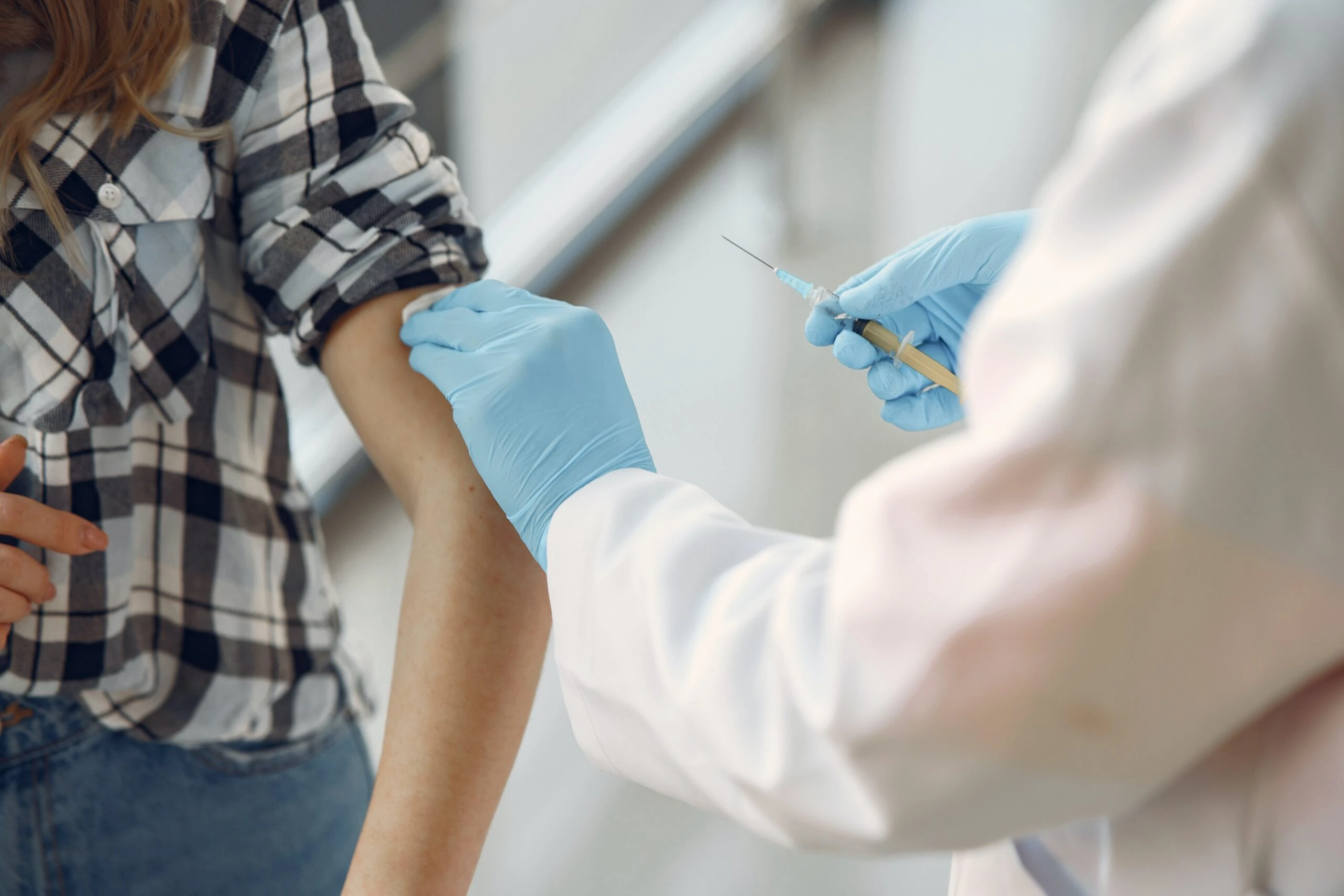Vaccini e denunce di infortunio sul lavoro causa Covid-19: l'INAIL fa il punto della situazione.
